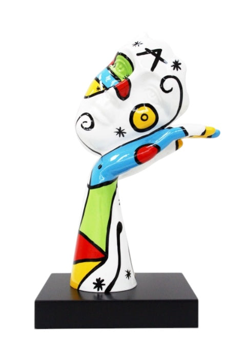 Aluci Face Silence sculpture in Pop Colours finish - displayed in an interior | KULORI