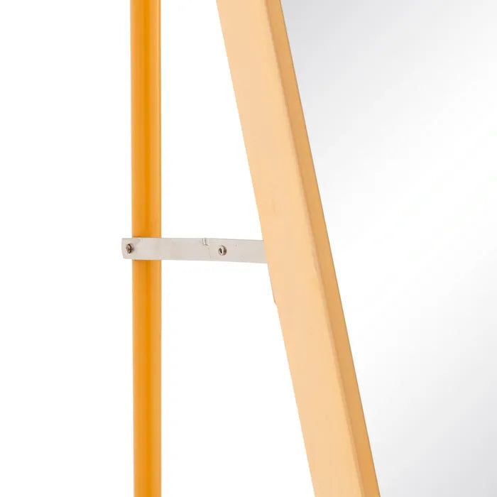 Close-up of a aluminium frame with a silver metal mounting bracket | KULORI Malta & Gozo